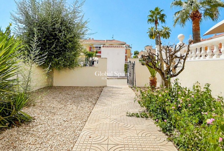 Resale - HOUSE -
CIUDAD QUESADA - Doña Pepa