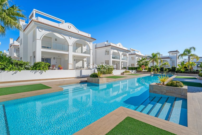 Resale - HOUSE -
CIUDAD QUESADA