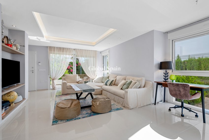 Resale - HOUSE -
CIUDAD QUESADA