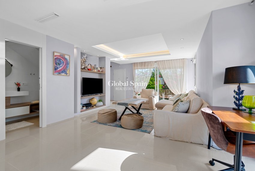 Resale - HOUSE -
CIUDAD QUESADA