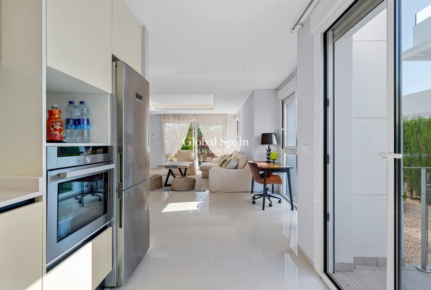 Resale - HOUSE -
CIUDAD QUESADA