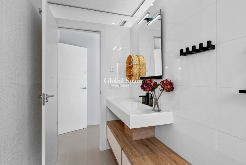 Resale - HOUSE -
CIUDAD QUESADA