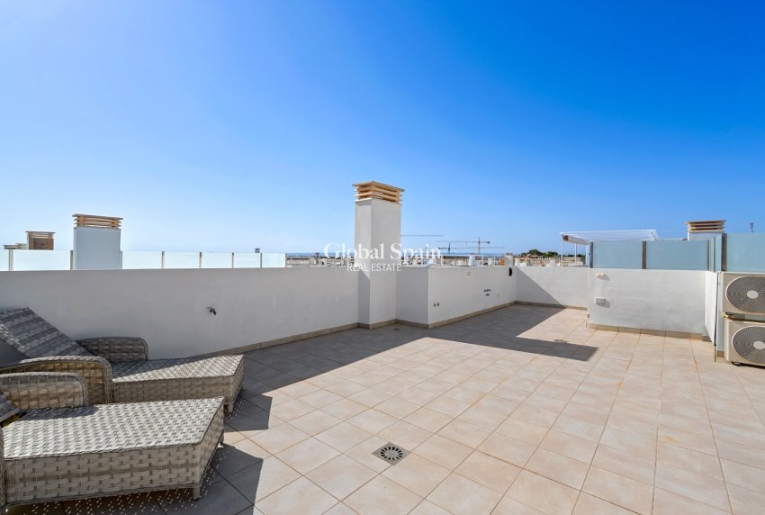 Resale - HOUSE -
CIUDAD QUESADA