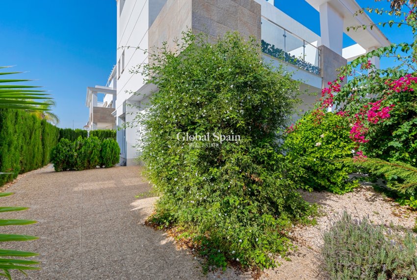 Resale - HOUSE -
CIUDAD QUESADA