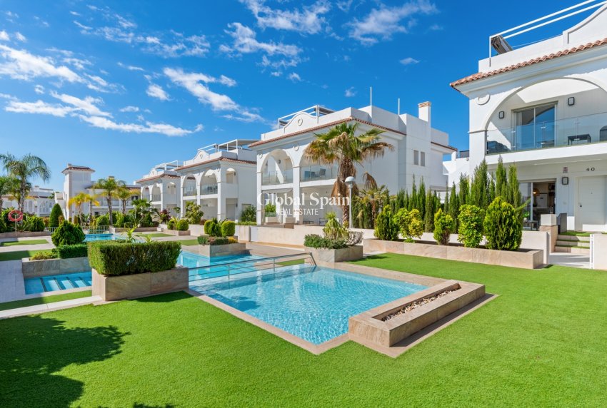 Resale - HOUSE -
CIUDAD QUESADA