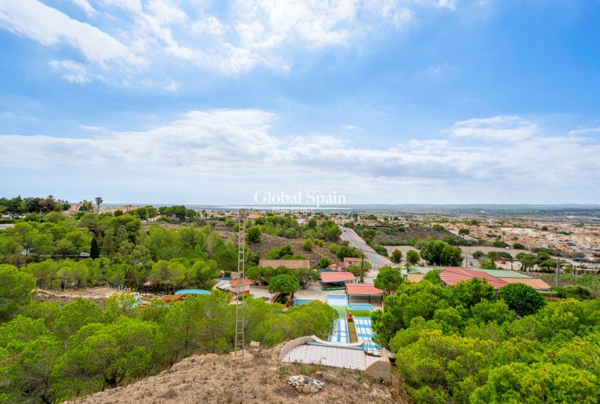 Resale - HOUSE -
CIUDAD QUESADA