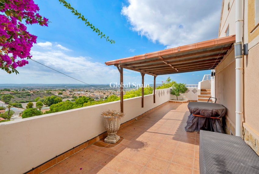 Resale - HOUSE -
CIUDAD QUESADA