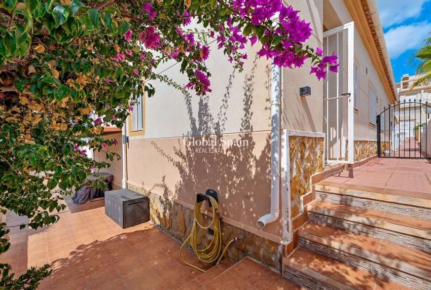 Resale - HOUSE -
CIUDAD QUESADA