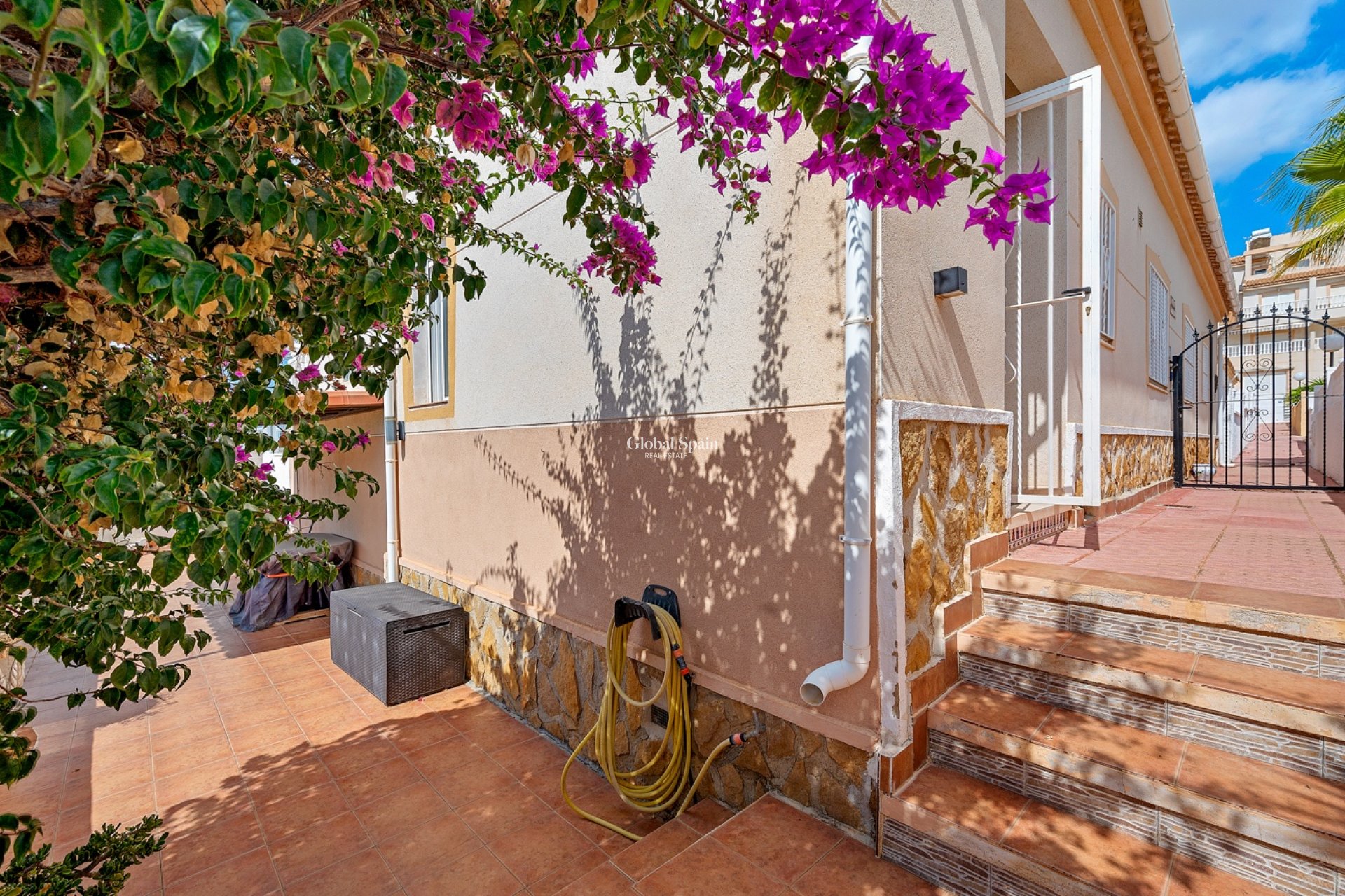 Resale - HOUSE -
CIUDAD QUESADA