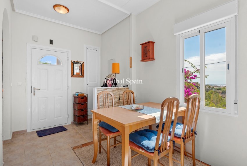 Resale - HOUSE -
CIUDAD QUESADA