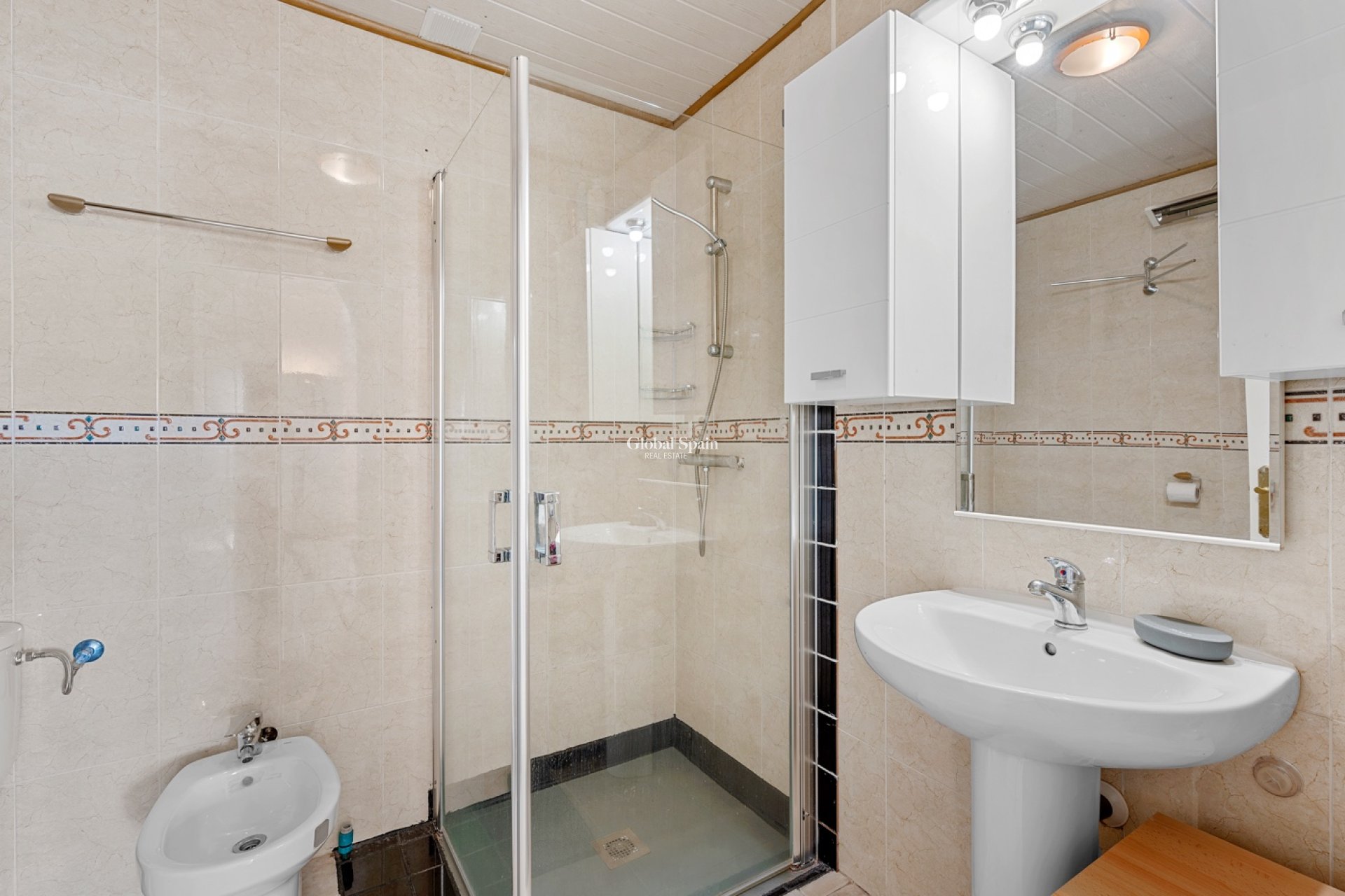 Resale - HOUSE -
CIUDAD QUESADA