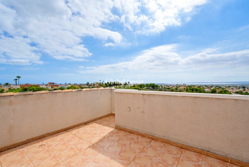 Resale - HOUSE -
CIUDAD QUESADA