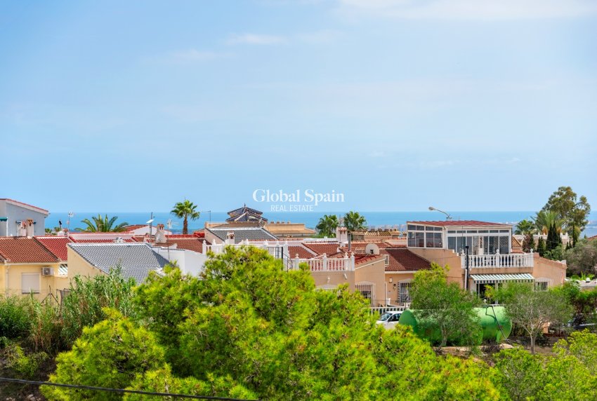 Resale - HOUSE -
CIUDAD QUESADA