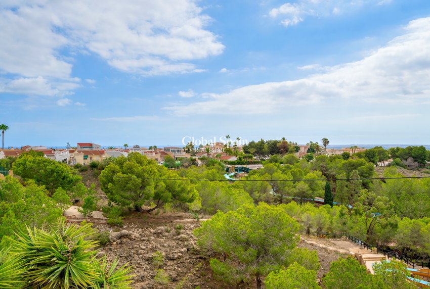 Resale - HOUSE -
CIUDAD QUESADA