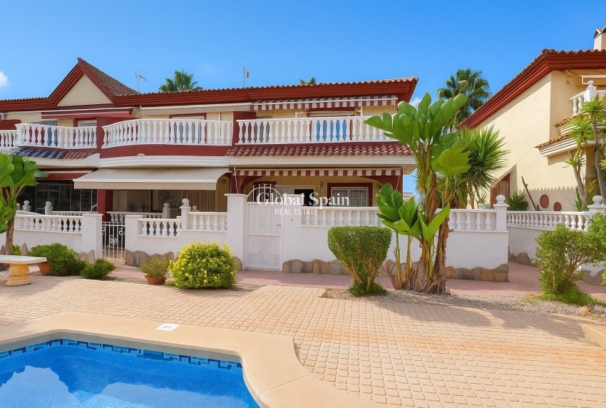 Resale - HOUSE -
CIUDAD QUESADA