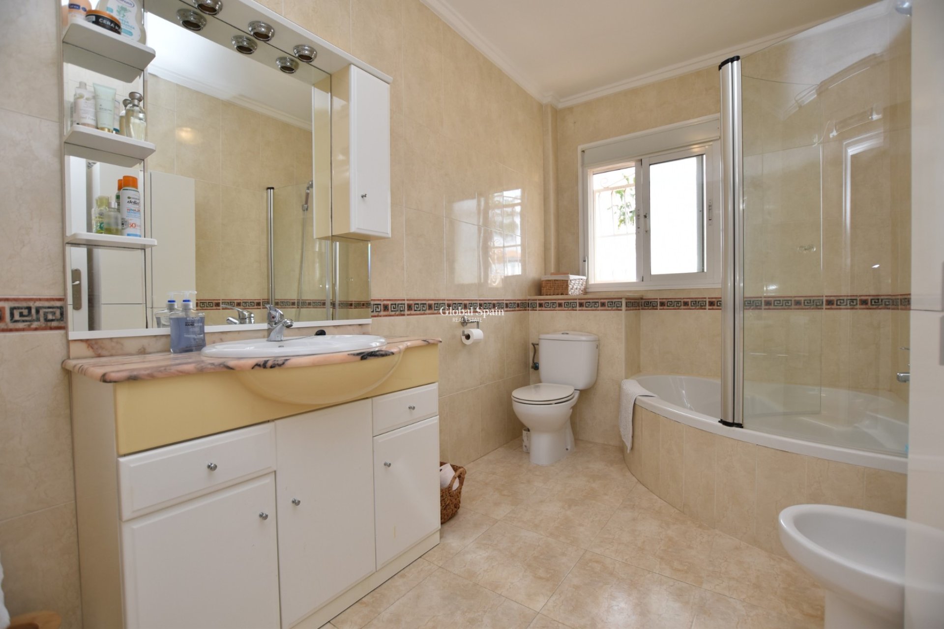 Resale - HOUSE -
CIUDAD QUESADA