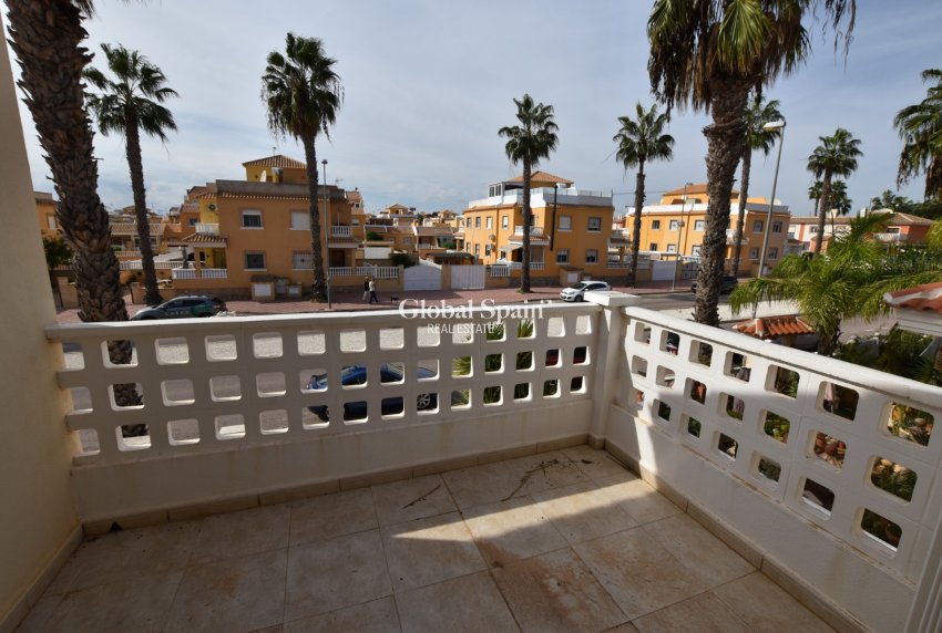 Resale - HOUSE -
CIUDAD QUESADA