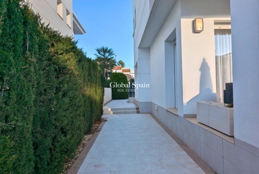 Resale - HOUSE -
CIUDAD QUESADA