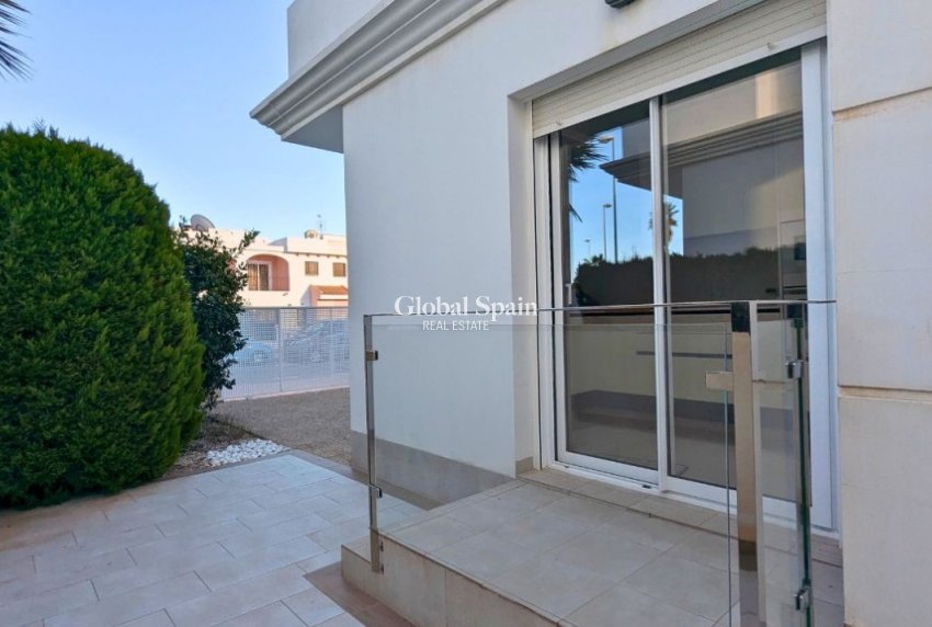 Resale - HOUSE -
CIUDAD QUESADA