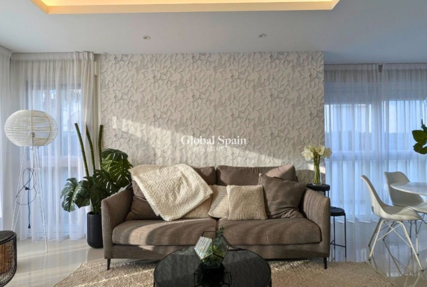 Resale - HOUSE -
CIUDAD QUESADA