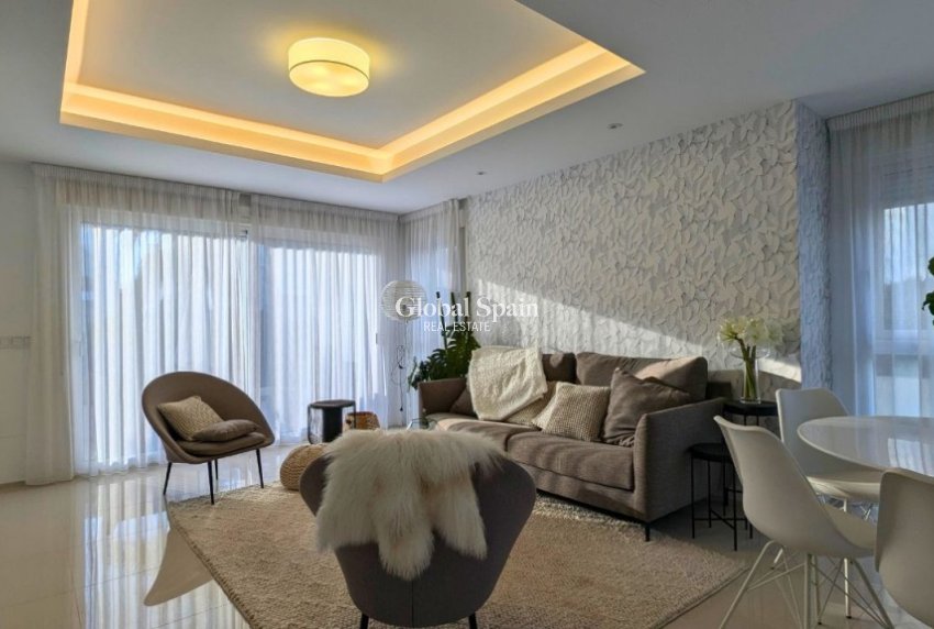 Resale - HOUSE -
CIUDAD QUESADA