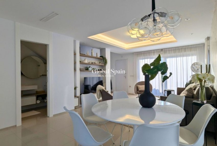 Resale - HOUSE -
CIUDAD QUESADA