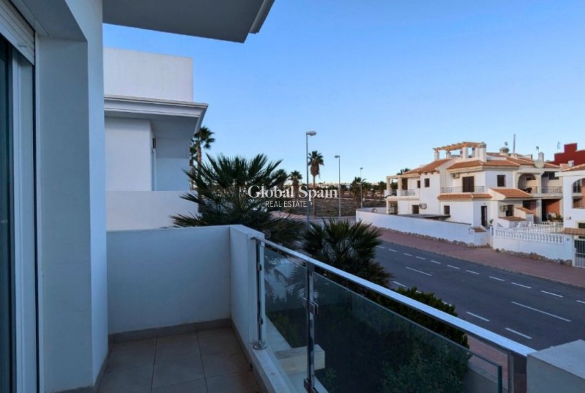 Resale - HOUSE -
CIUDAD QUESADA