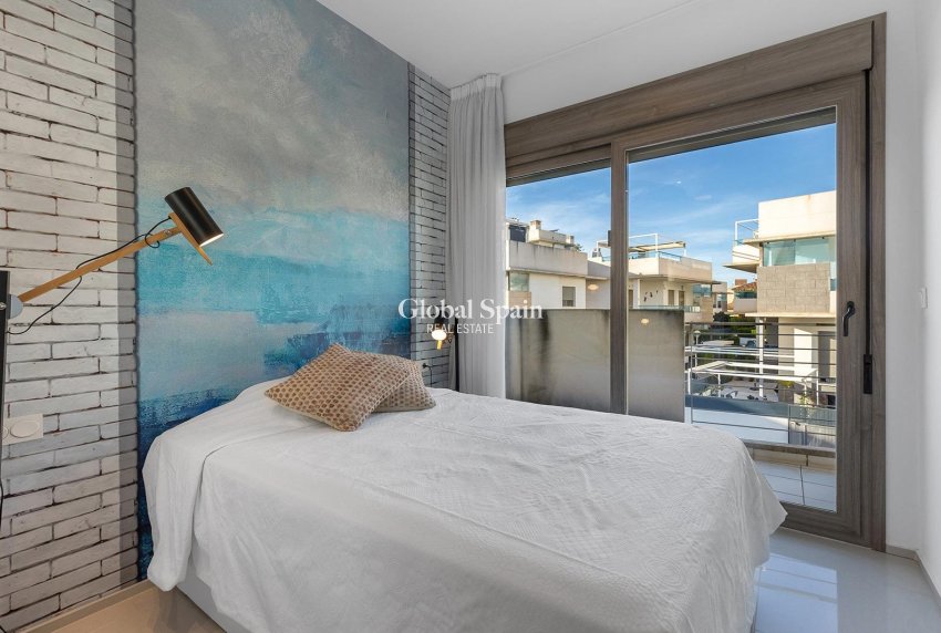 Resale - HOUSE -
CIUDAD QUESADA