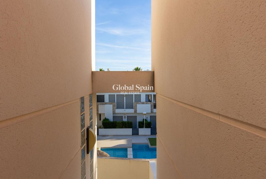 Resale - HOUSE -
CIUDAD QUESADA