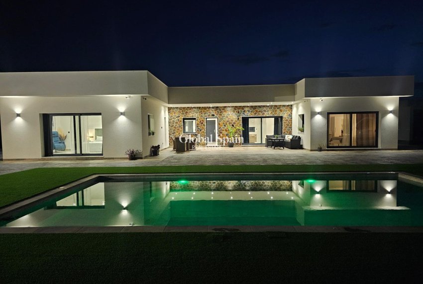 Resale - HOUSE -
CIUDAD QUESADA