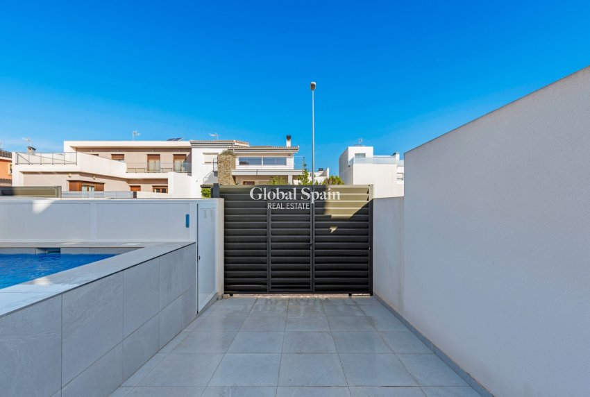 Resale - HOUSE -
CIUDAD QUESADA