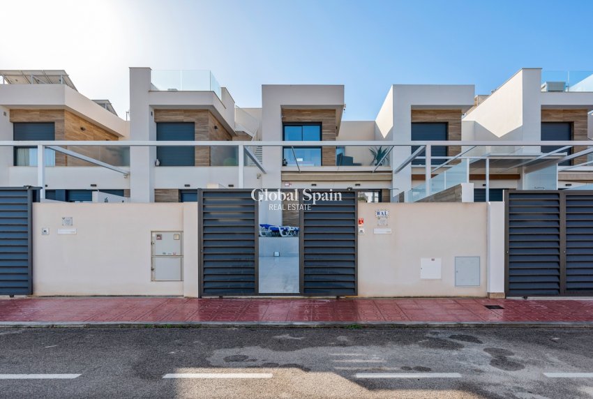 Resale - HOUSE -
CIUDAD QUESADA
