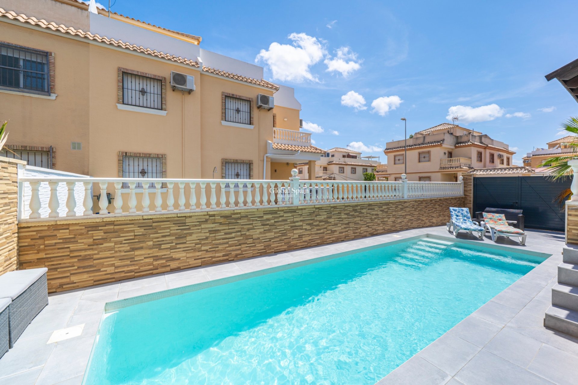 Resale - HOUSE -
CIUDAD QUESADA