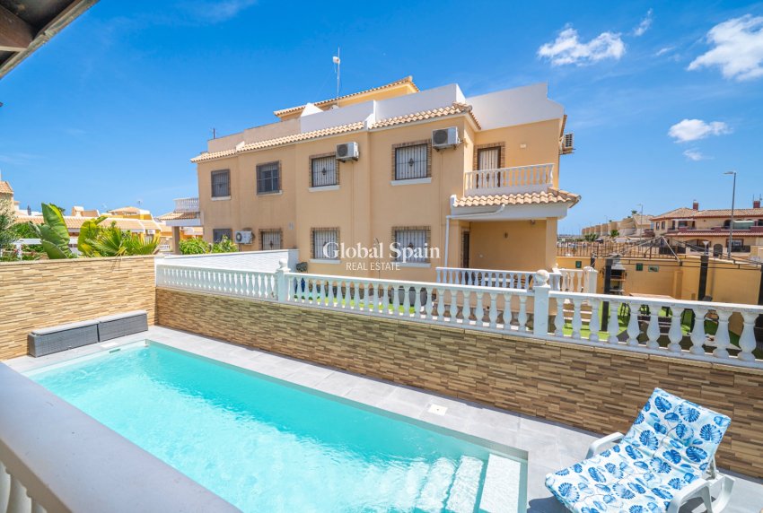 Resale - HOUSE -
CIUDAD QUESADA