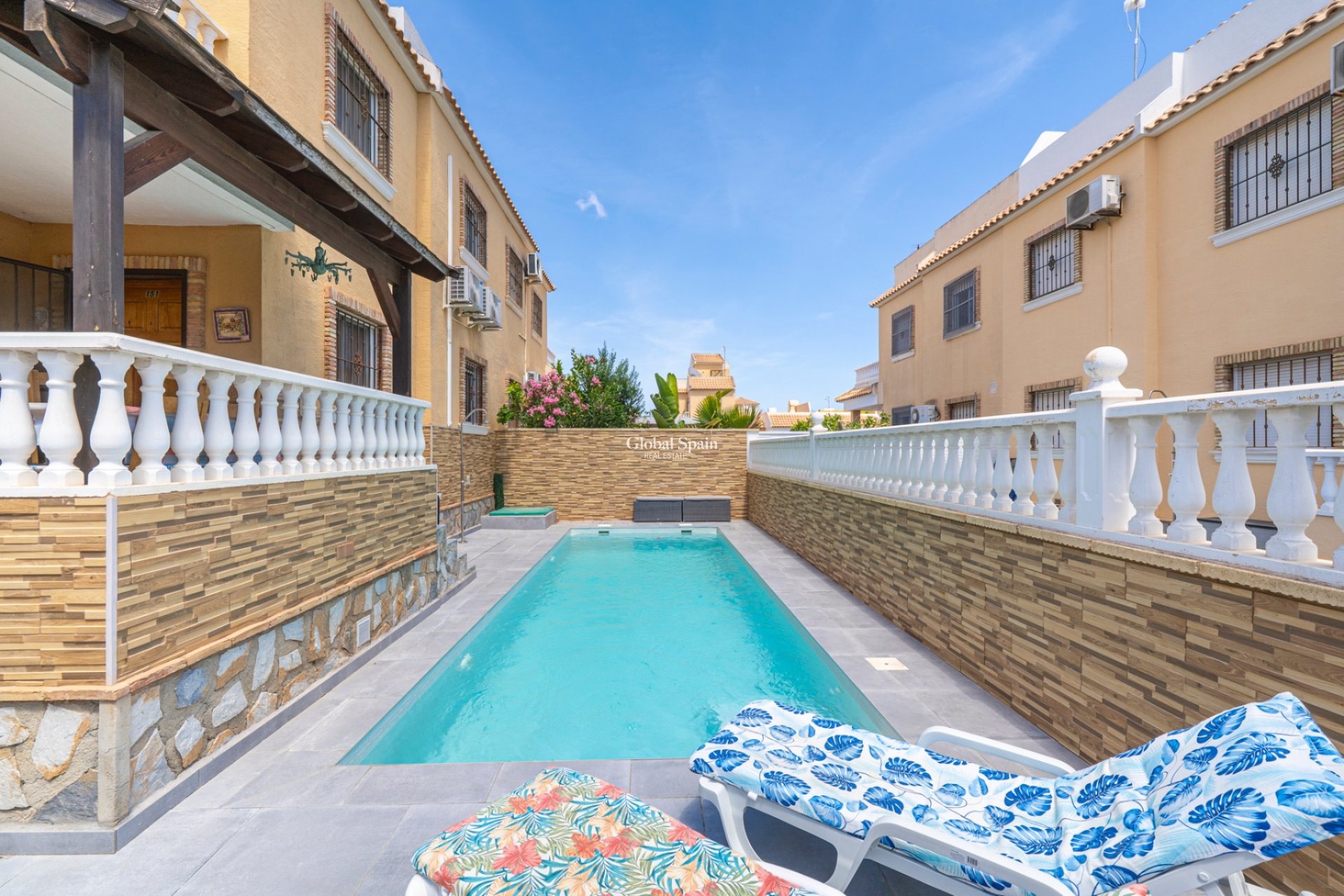 Resale - HOUSE -
CIUDAD QUESADA