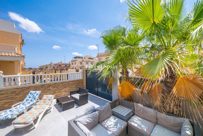 Resale - HOUSE -
CIUDAD QUESADA