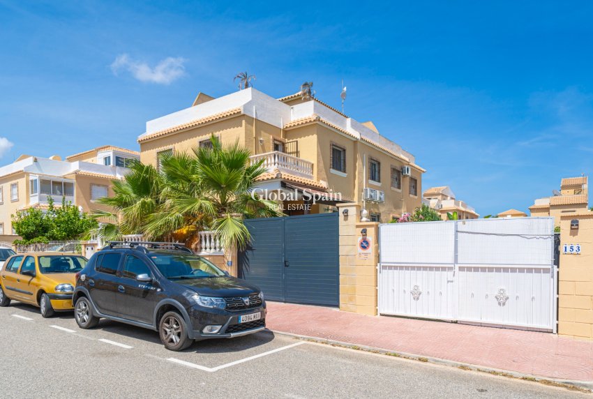 Resale - HOUSE -
CIUDAD QUESADA