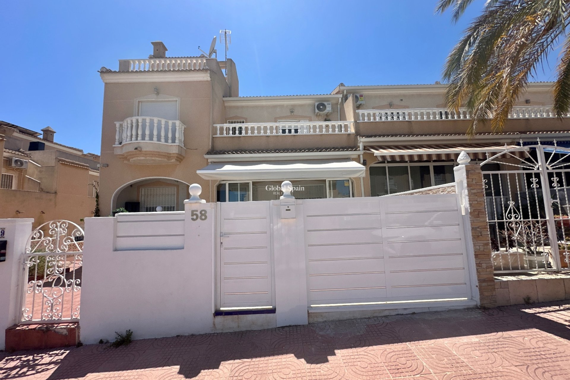 Resale - HOUSE -
CIUDAD QUESADA