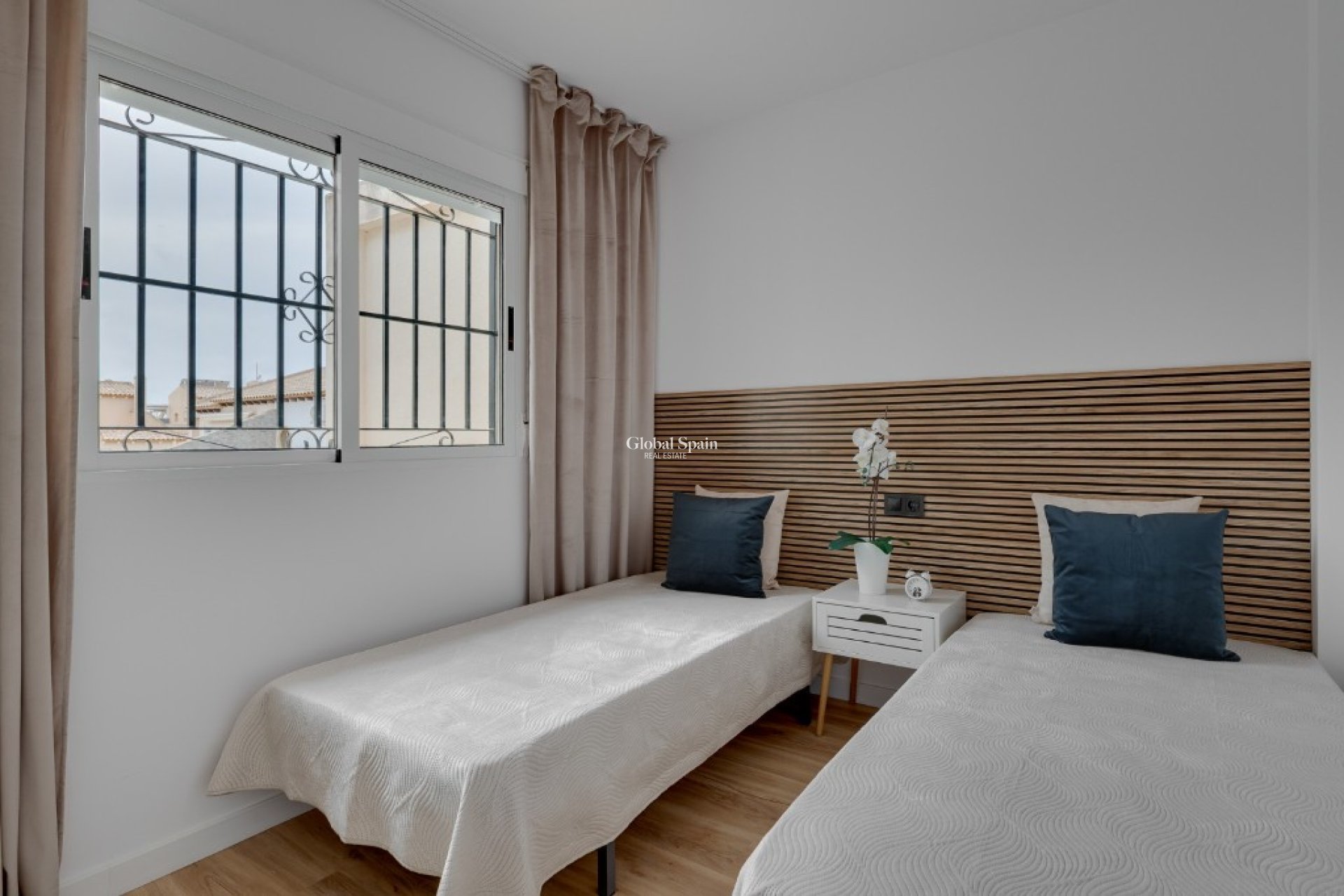 Resale - House -
Costa Blanca - Orihuela Costa