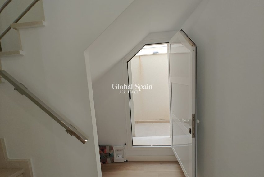 Resale - HOUSE -
COX - Cox