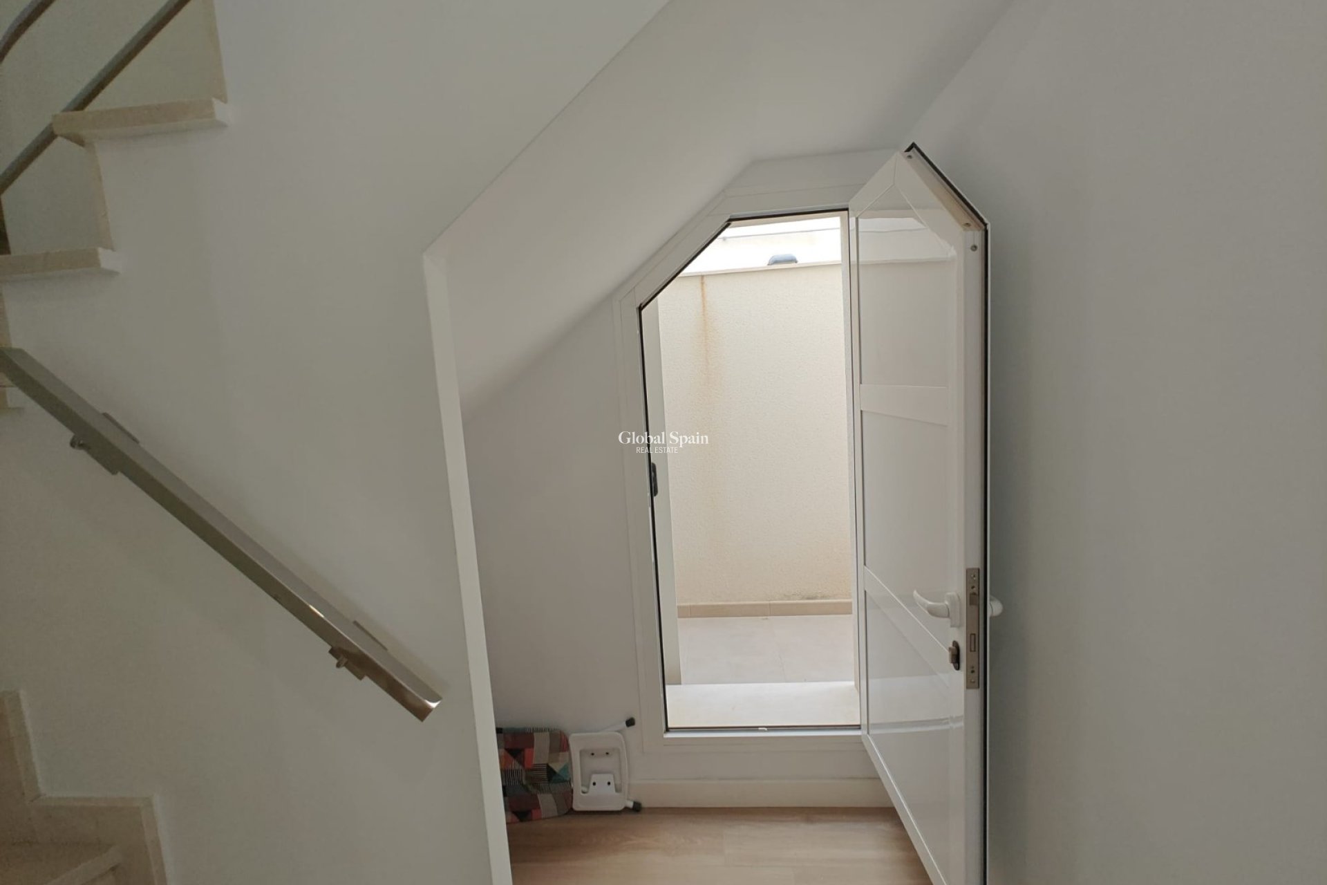 Resale - HOUSE -
COX - Cox