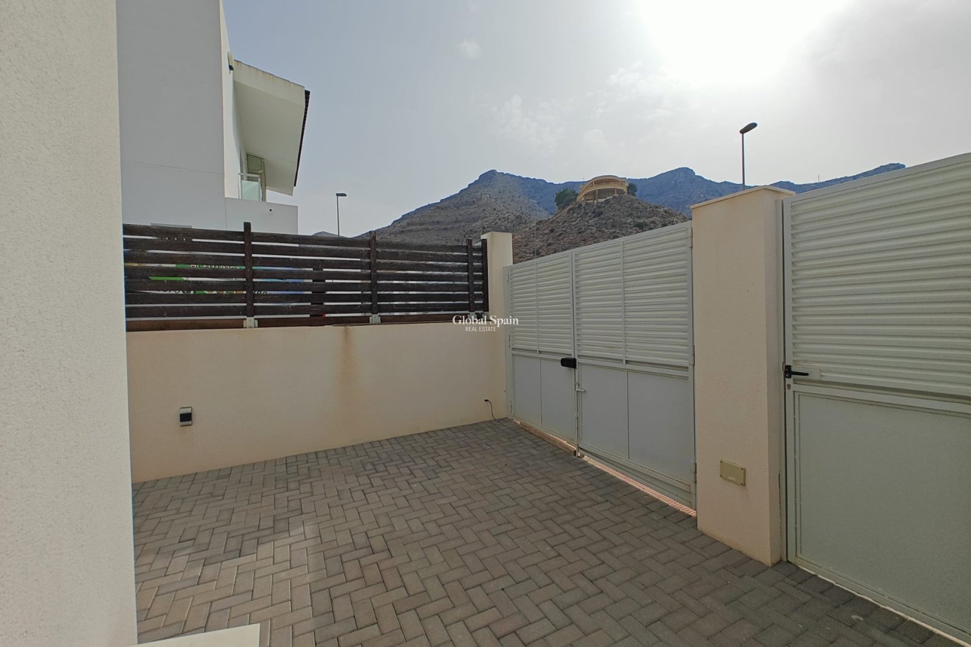 Resale - HOUSE -
COX - Cox