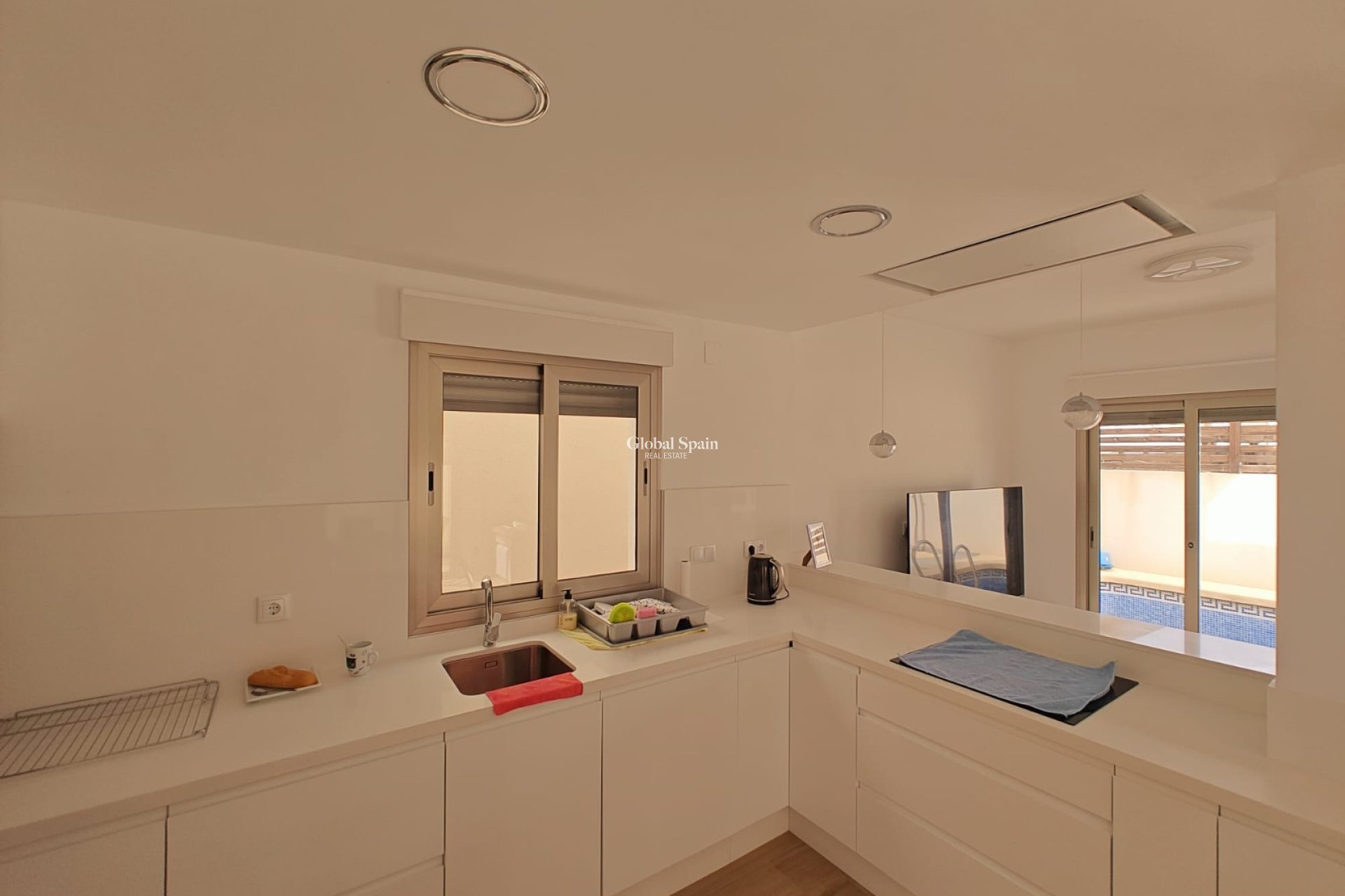 Resale - HOUSE -
COX - Cox