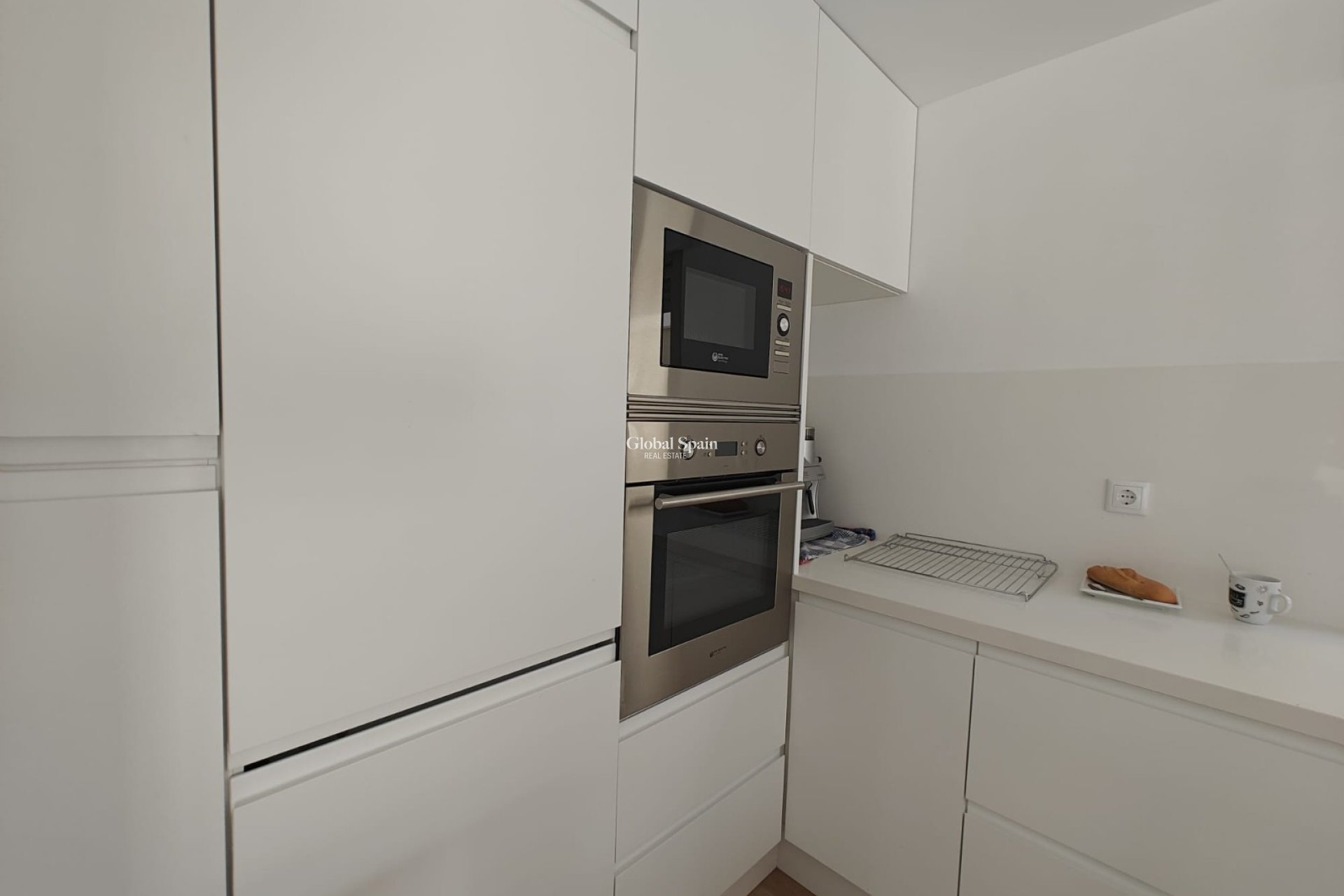 Resale - HOUSE -
COX - Cox