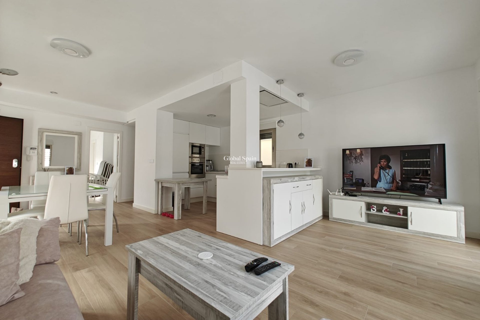 Resale - HOUSE -
COX - Cox