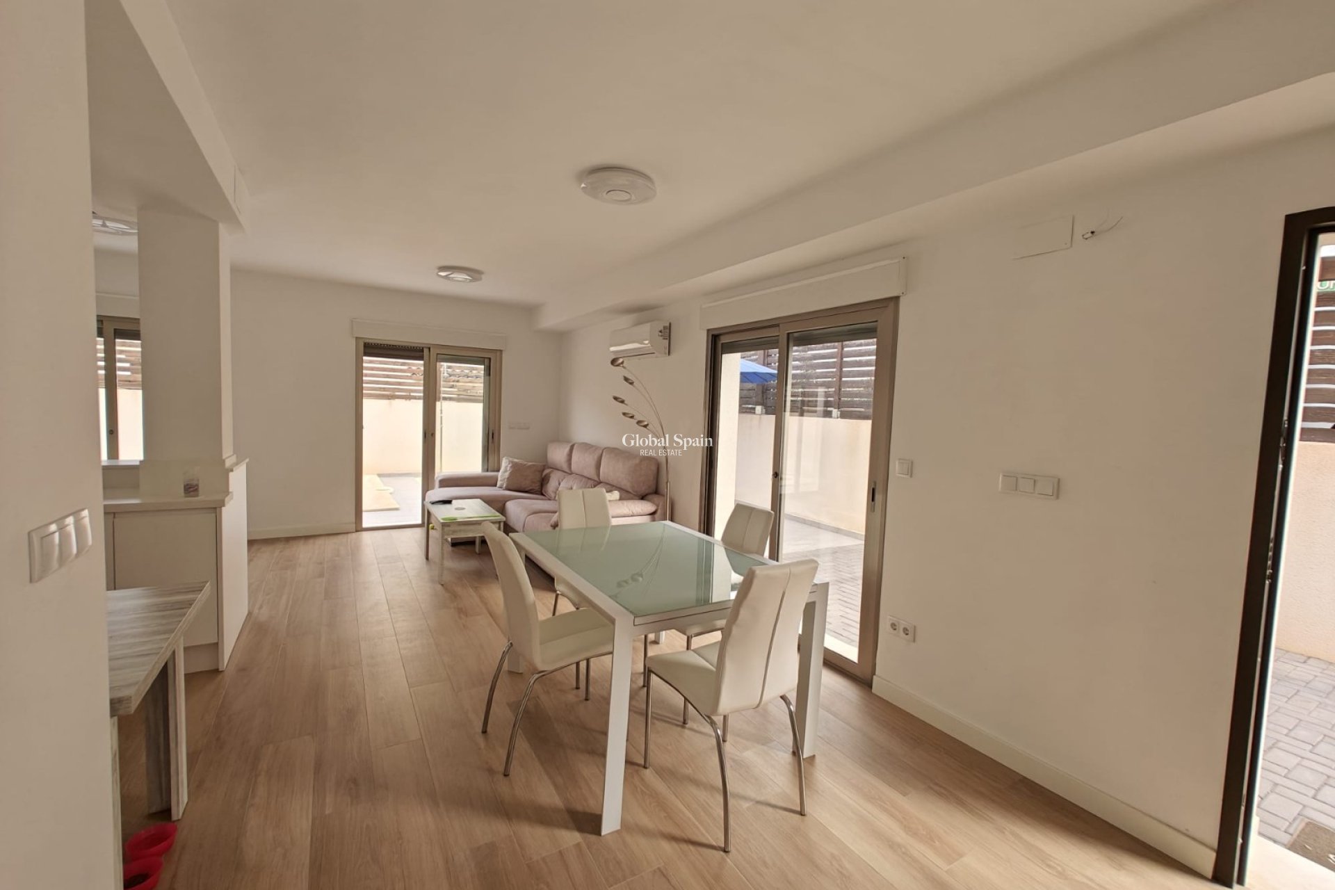 Resale - HOUSE -
COX - Cox