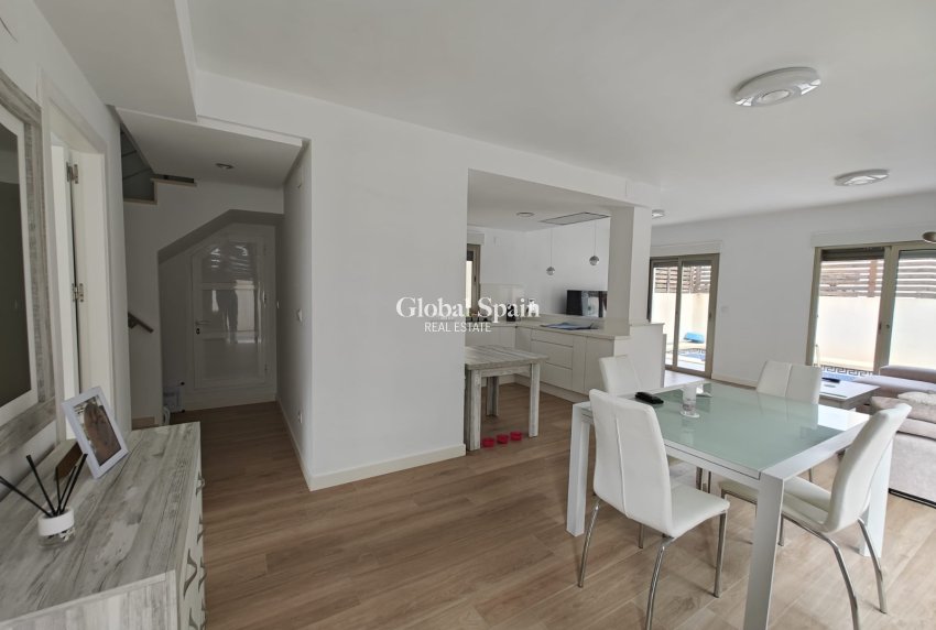 Resale - HOUSE -
COX - Cox