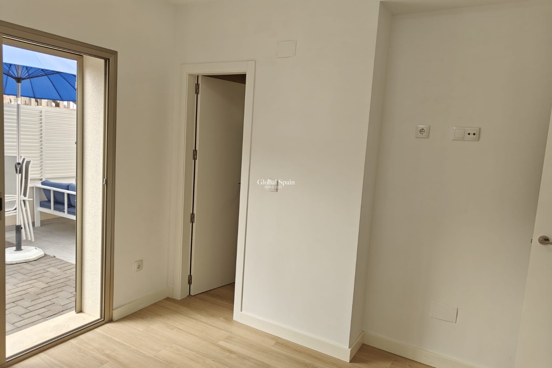 Resale - HOUSE -
COX - Cox