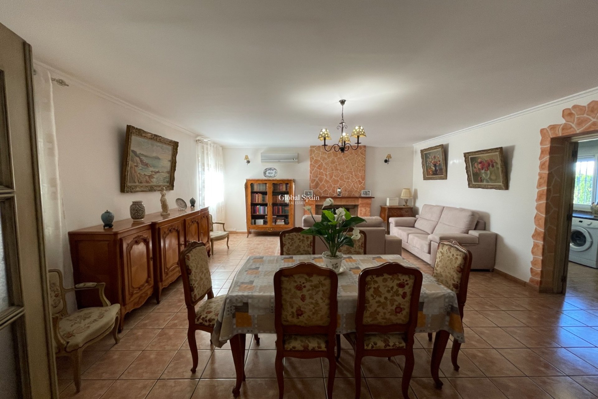 Resale - HOUSE -
CREVILLENTE - Inland