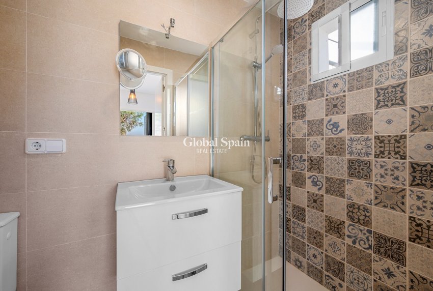 Resale - HOUSE -
CREVILLENTE - Inland